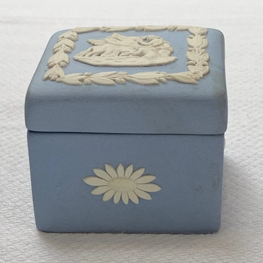 Vintage Wedgwood Pale Blue Jasperware Small Square Ring/Jewelry/Trinket Box - Picture 3 of 10